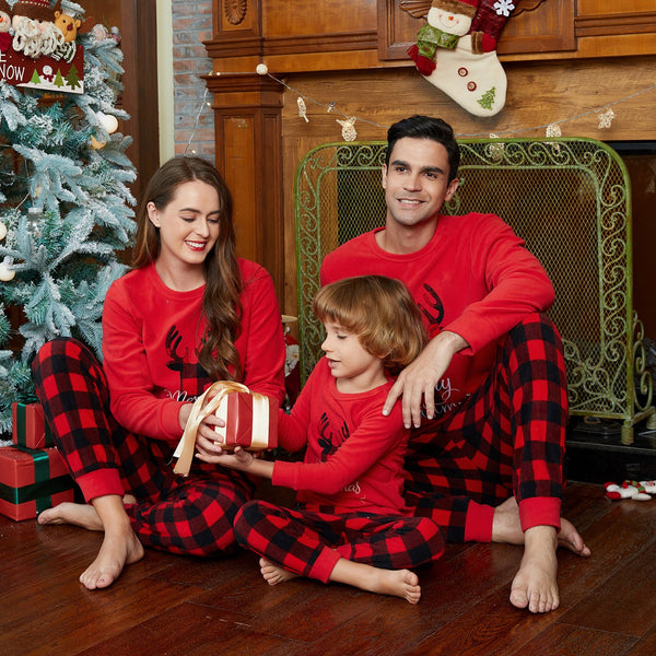 Christmas Deer and Letter Embroidered Red Family Matching Long-sleeve Thickened Polar Fleece Pajamas Sets (Flame Resistant) - 20098948