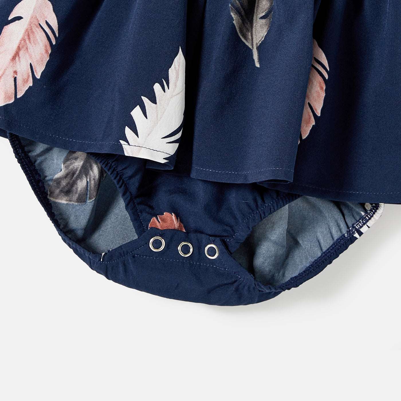 Family Matching Allover Feather Print Belted Cami Dresses and Short-sleeve Spliced Tee Sets - 20602585