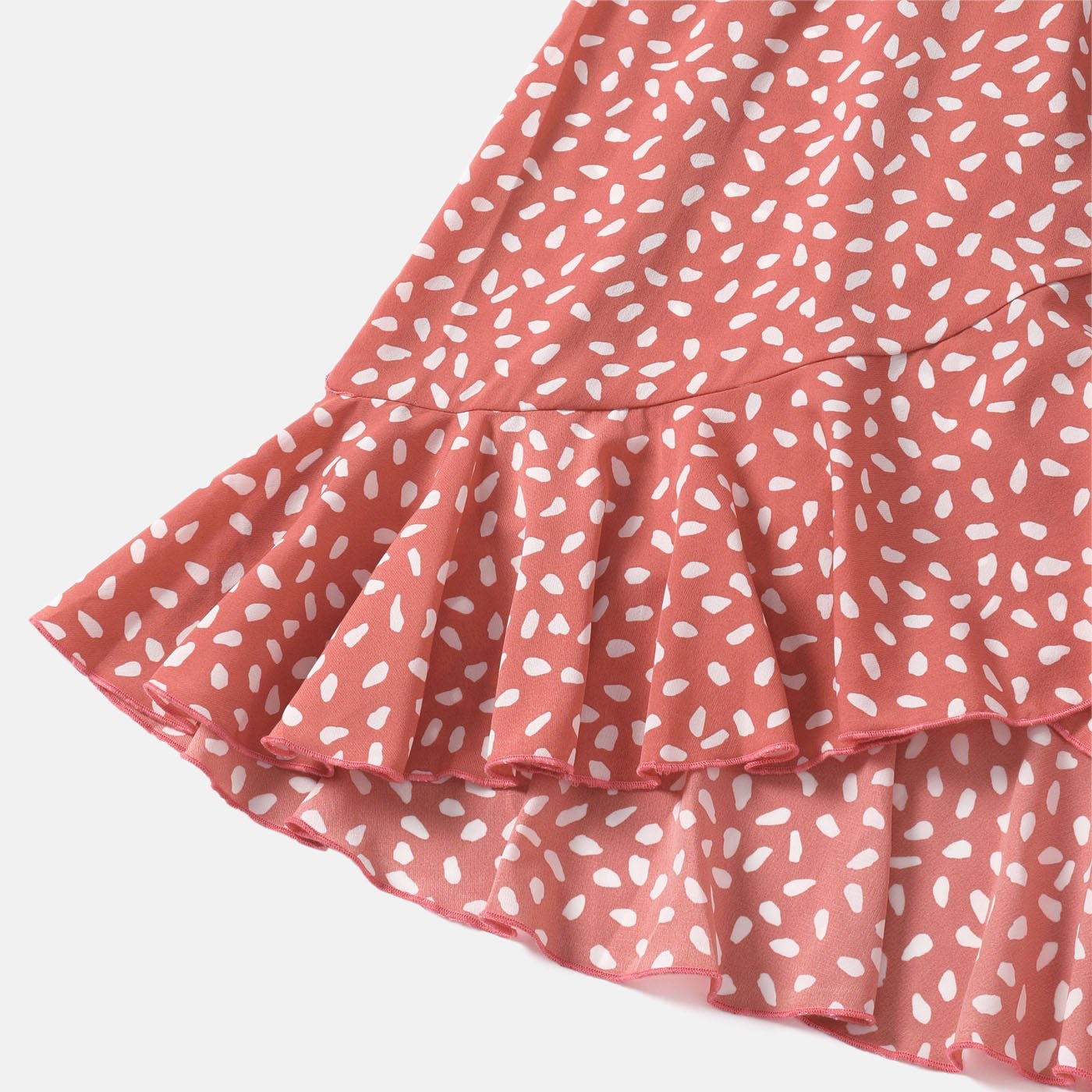 Family Matching Allover Floral Print Shirred Tiered Dresses and Short-sleeve Colorblock T-shirts Sets - 20589834