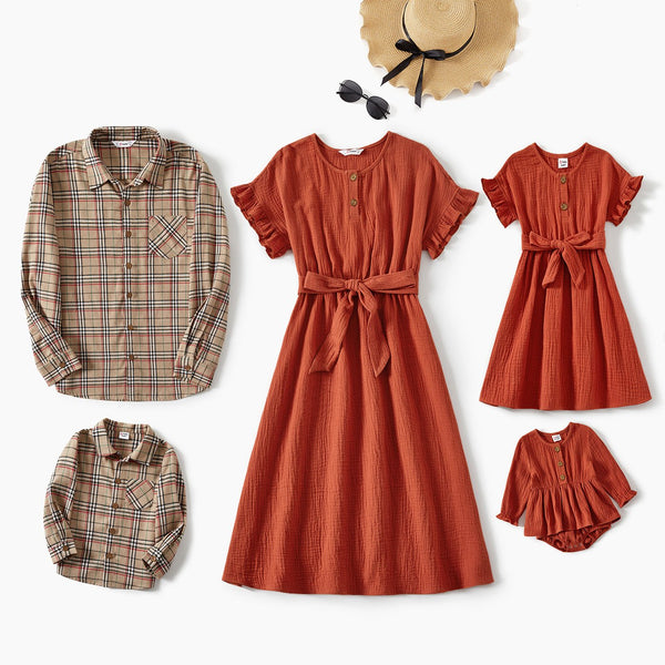 Family Matching Solid Pleated Dresses and Plaid Long Sleeve Tops Sets - 20686981