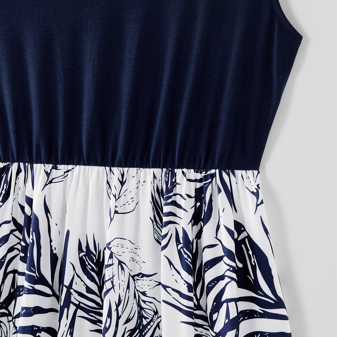Family Matching Solid Splicing Plant Print Sleeveless Midi Dresses and Short-sleeve T-shirts Sets - 20403214